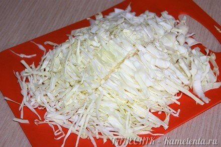Приготовление рецепта Сочный салат с кабачком и капустой шаг 2