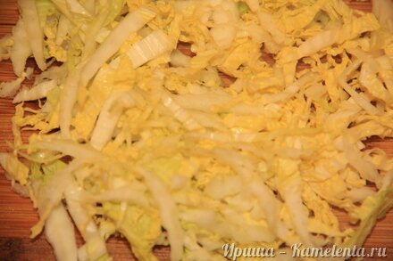 Приготовление рецепта Салат с пекинской капустой и грецким орехом шаг 5